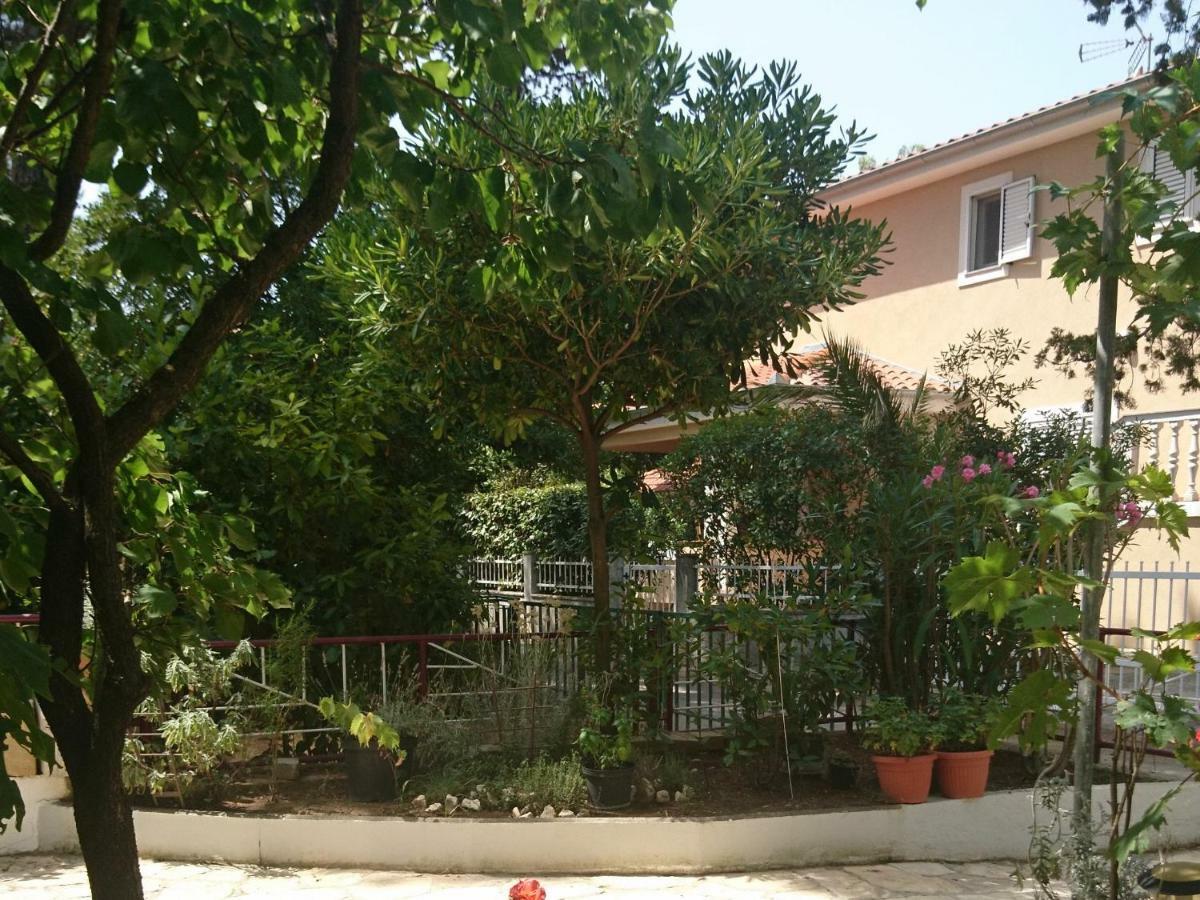 Apartmani Matas Petrcane Buitenkant foto