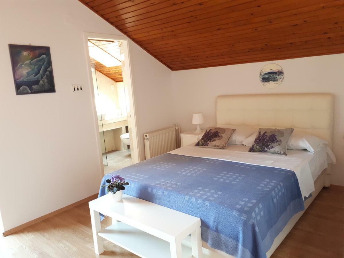 Apartmani Matas Petrcane Buitenkant foto