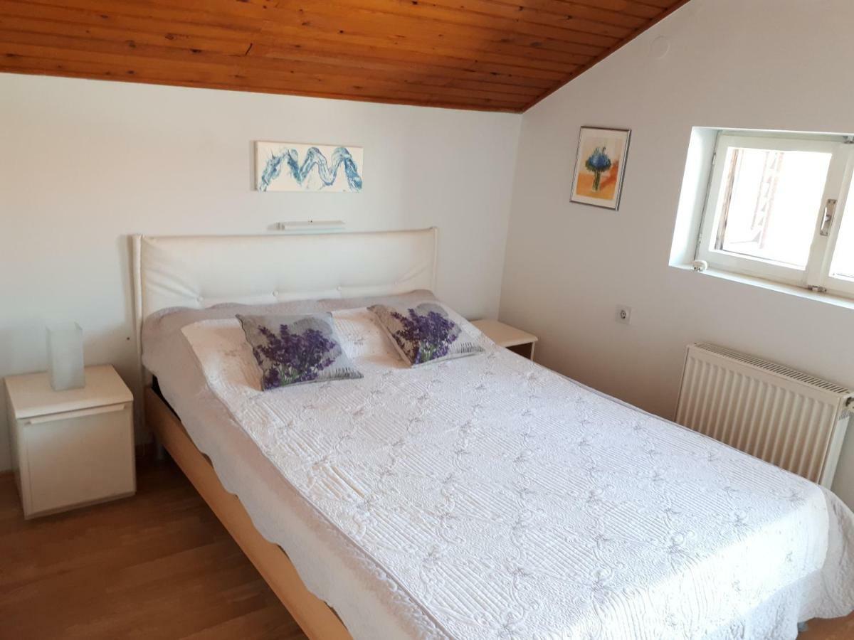 Apartmani Matas Petrcane Buitenkant foto